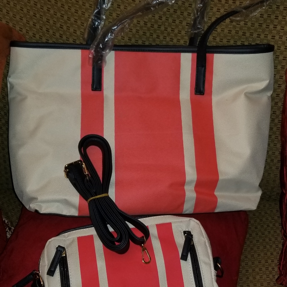 NWOT 2 PC Vinyl Tote Bag Set